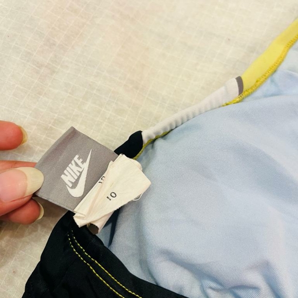 Nike athleisure wear tee - Picture 3 of 9